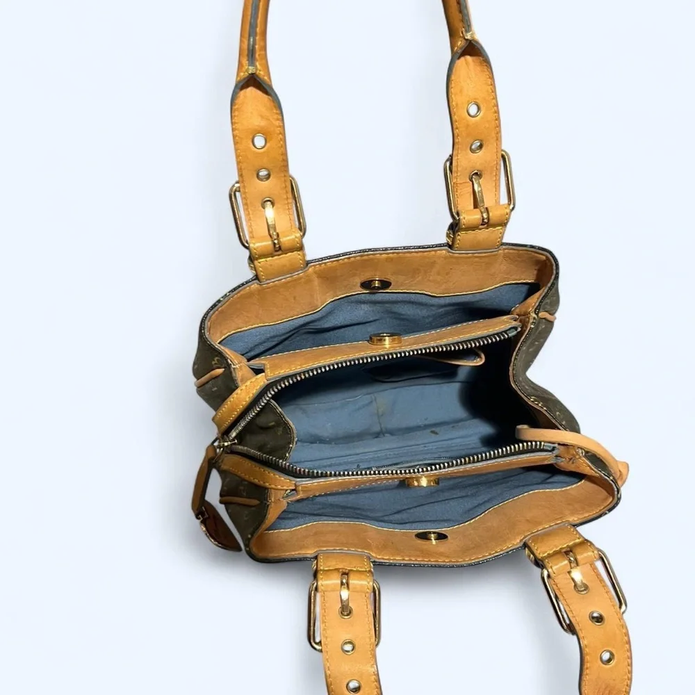 Dooney & Bourke - Picture 3 of 7